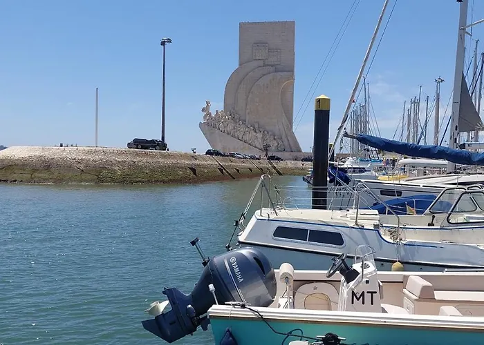 Úszó hotel Fractal - Vintage Sailboat In Belem