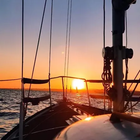 Hotel en barco Fractal - Vintage Sailboat In Belém